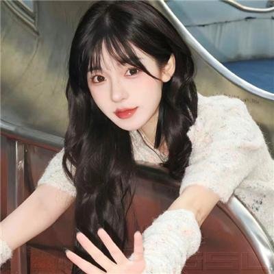 绿衣女子